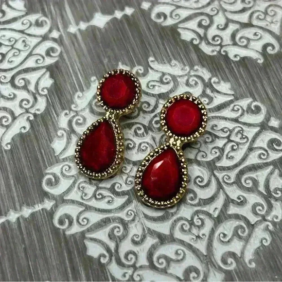 Vintage Gold Tone Red Gems Stud Earrings - Picture 1 of 2